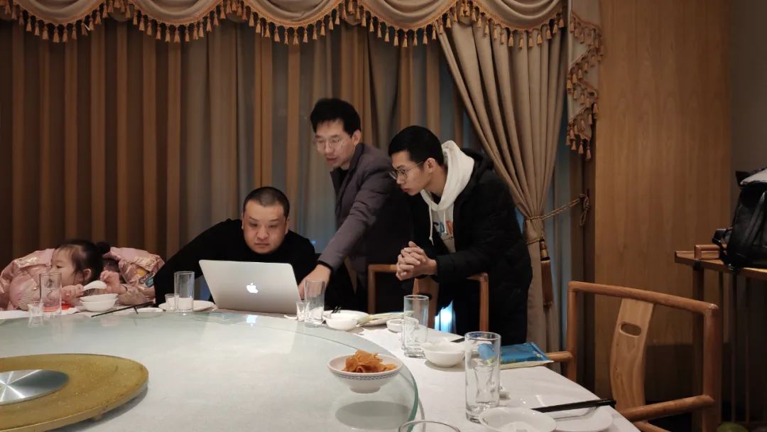 年轻人创业做什么好（来这里大佬带你挣钱）
