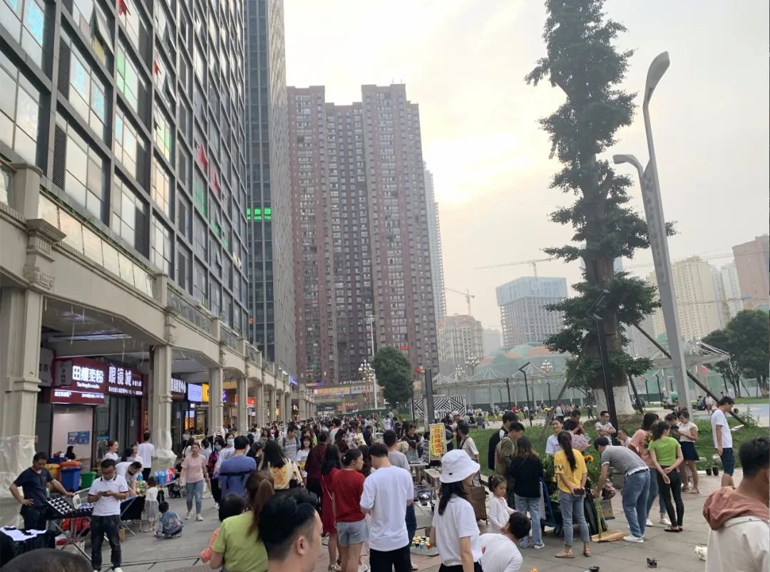 摆地摊卖什么最赚钱（摆地摊日赚1000元简单操作流程）