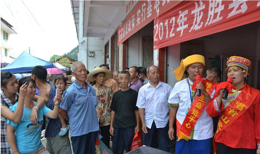 公众号怎么赚钱（公众号引流卖山歌书月入几万）